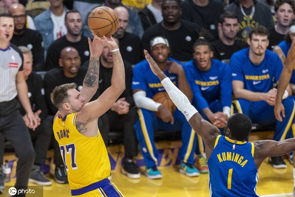 皇冠信用网在线开户_库里23分东契奇43+12+9 巴特勒31+5勇士胜湖人