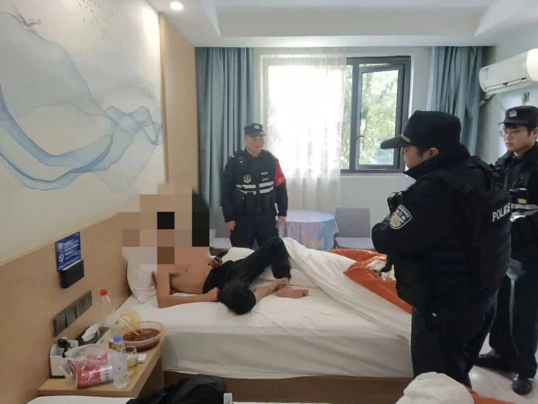 皇冠信用网怎么注册_满身酒气、恶意报警皇冠信用网怎么注册！拘！