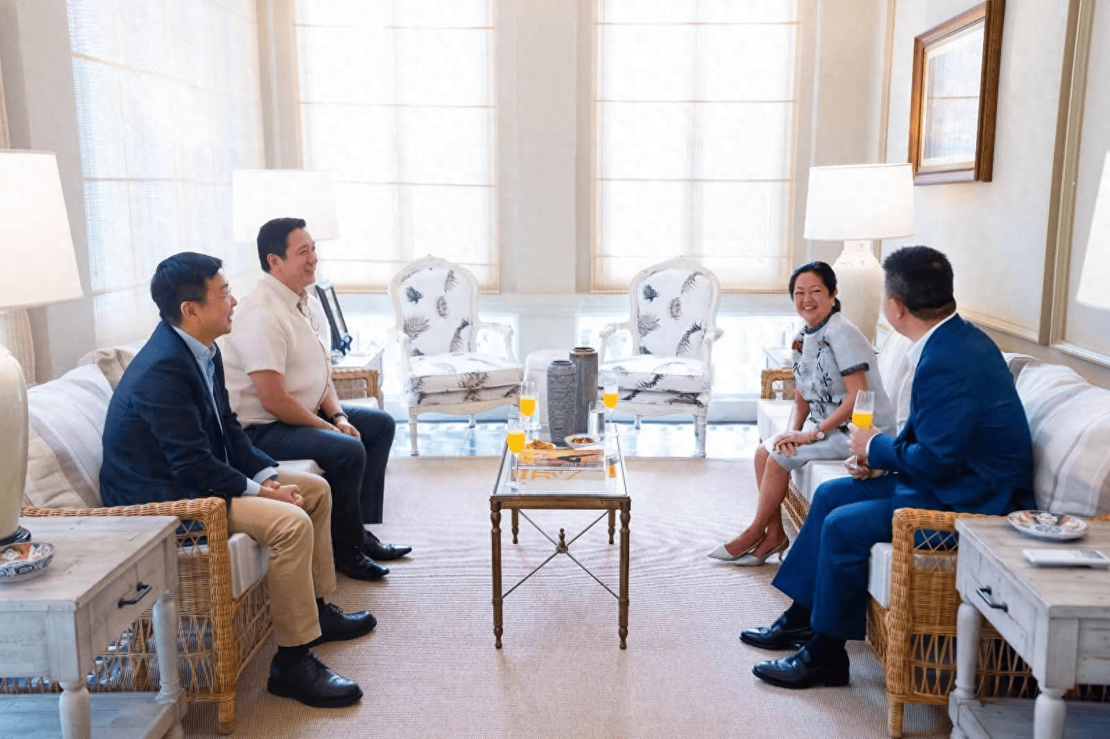 皇冠信用网登3代理_菲律宾主动释好！马科斯派夫人约见我大使皇冠信用网登3代理，葫芦里卖的什么药