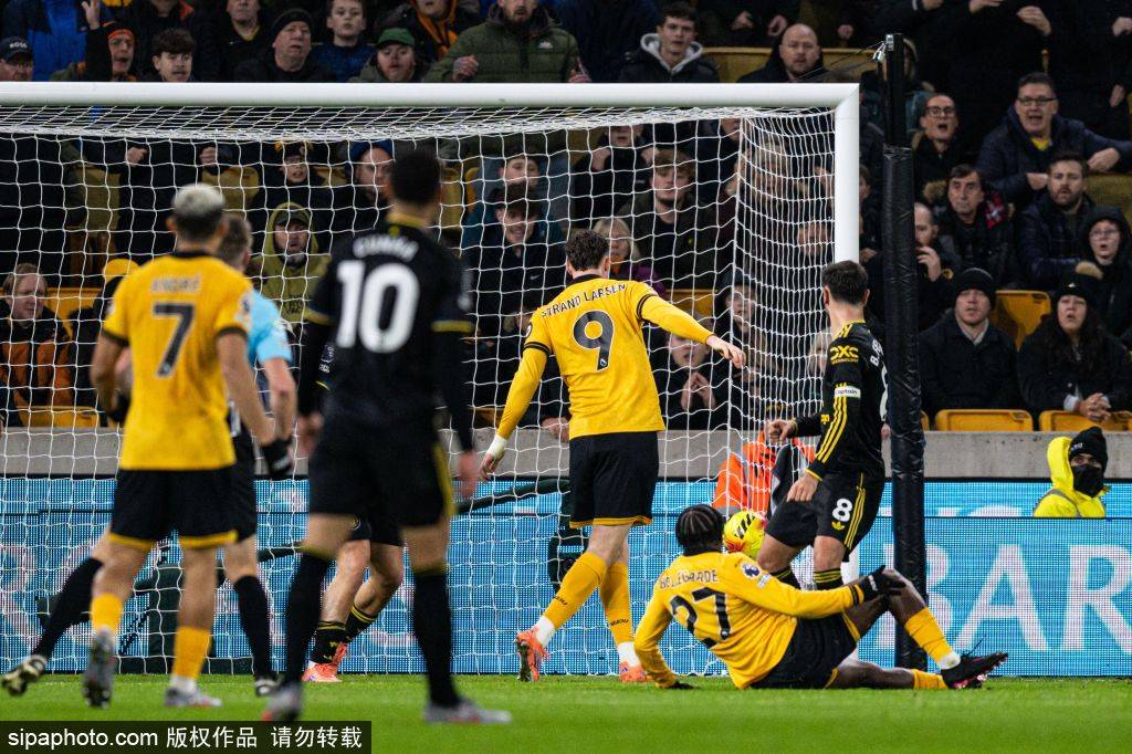 如何注册皇冠足球代理_阿莫林的换人决策引发争议：曼联在关键时刻为何选择防守如何注册皇冠足球代理？