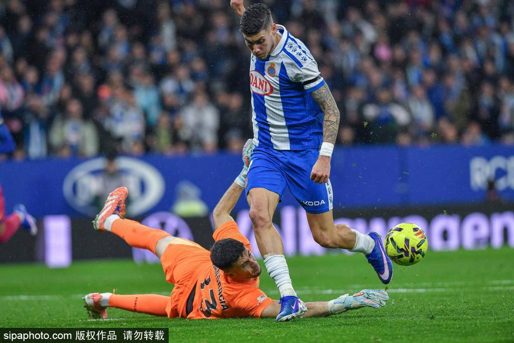 皇冠体育正网_输球又输人皇冠体育正网！皇马决赛最惨之人：阿隆索亲手将他打入冷宫