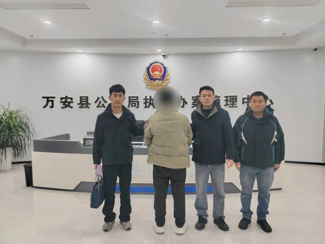 皇冠信用网平台_一人饰四角诈骗11万余元皇冠信用网平台，“戏精”赵某落网！