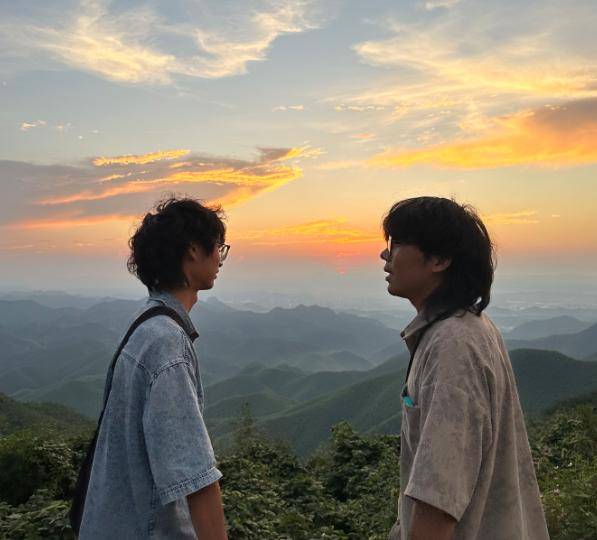 皇冠hga010怎么开户_两个00后刮腻子一年营收100多万元皇冠hga010怎么开户！梦想是画遍全球