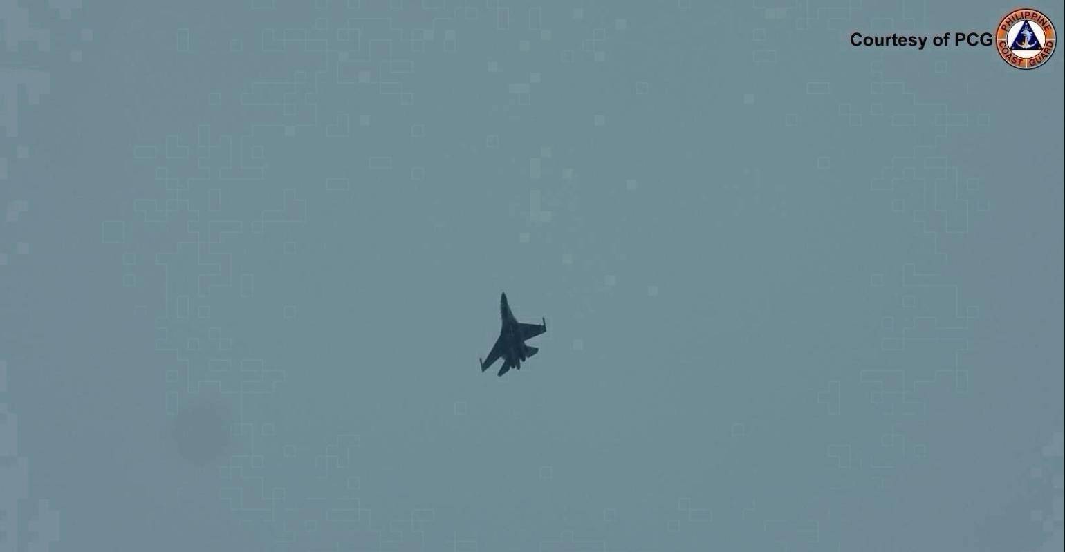 皇冠信用网在线申请_南海发生激烈对峙皇冠信用网在线申请,中国苏30驱离菲律宾侦察机,美军B-52大轰撑腰