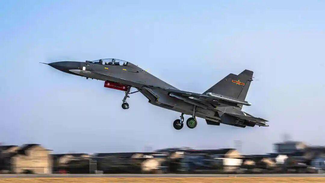 皇冠信用网申请_F35被苏30锁定获官方证实皇冠信用网申请，中国空军压倒性优势，F35暴露致命弱点