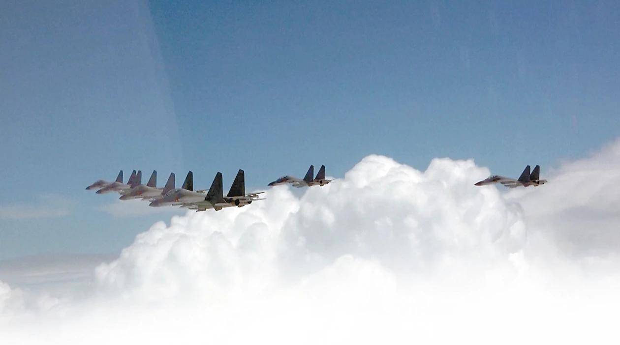 皇冠信用网出租_绕台解放军军机越来越少？ 歼-20大批服役皇冠信用网出租，美制雷达早成了睁眼瞎