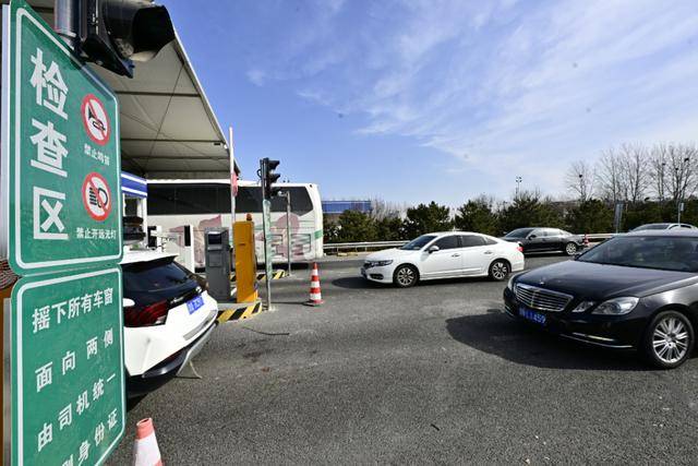 皇冠足球比分
_近6万辆车抵京皇冠足球比分
,通州交警全力保障入京通道畅通