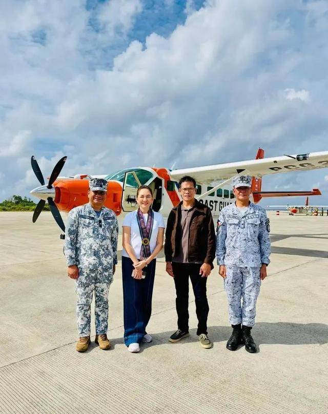 皇冠足球比分
_菲律宾女议员强登我岛礁皇冠足球比分
,低空俯视心凉了一大截,20多艘舰艇全包围